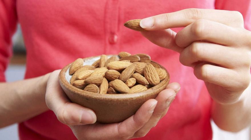 Αμύγδαλα: Γιατί είναι superfood και πόσα πρέπει να τρώμε τη μέρα