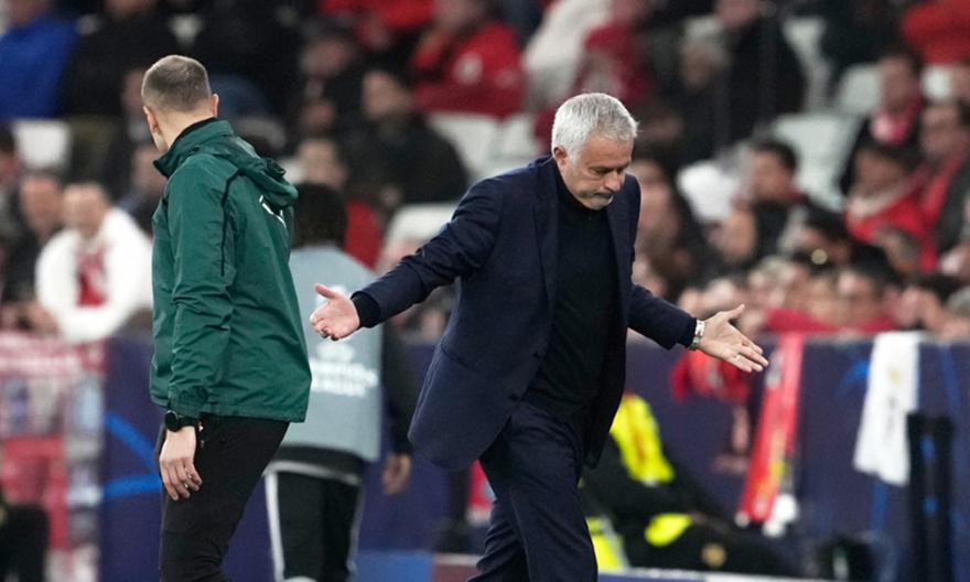 Ο Μουρίνιο έβαλε τους παίκτες του να κοιμηθούν στο προπονητικό κέντρο μετά την ήττα από την Μπράγκα