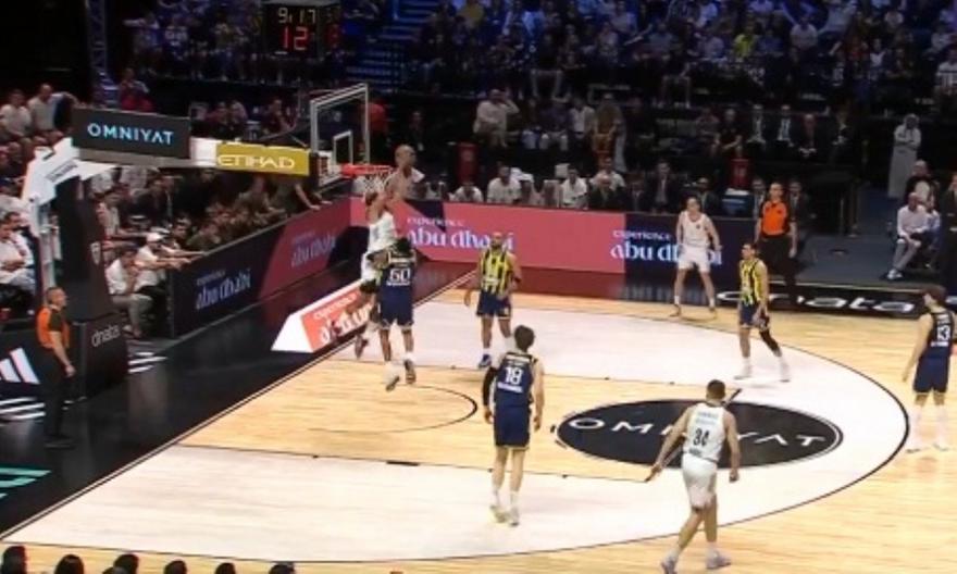 Τρομερό ανάποδο alley-oop κάρφωμα από τον Άντερσον στο Dubai BC-Φενέρμπαχτσε!