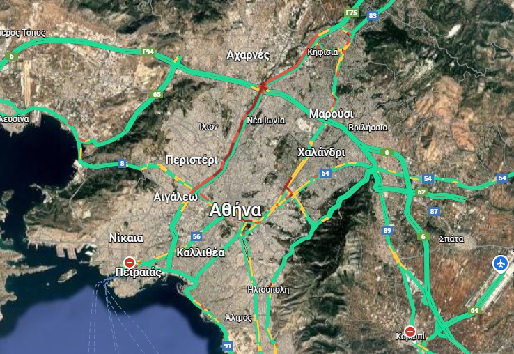 Νεκρός ο ένας οδηγός από τη σφοδρή σύγκρουση δύο φορτηγών στον Κηφισό