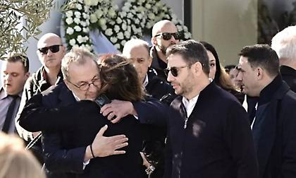 Θλίψη στο «τελευταίο αντίο» στον Γιώργο Παπαδάκη