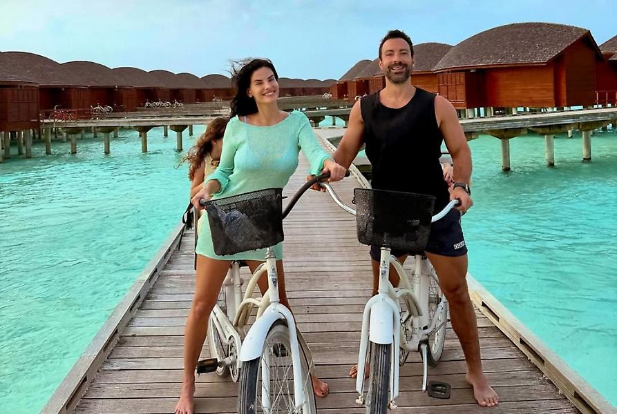 Χριστίνα Μπόμπα: Η ερωτική σχέση με τον Σάκη Τανιμανίδη, το ενδεχόμενο τρίτου παιδιού και η αντίδραση των διδύμων