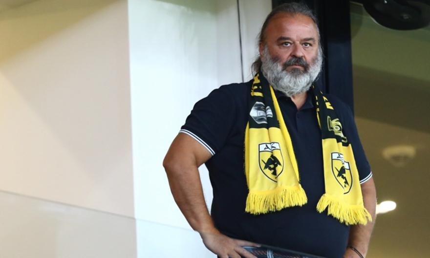 Αιφνιδιαστική επίσκεψη Ηλιόπουλου στη «μάζωξη της Παναγιώτας»: «Τι έγινε, παιδιά, πού το πάμε εδώ;»