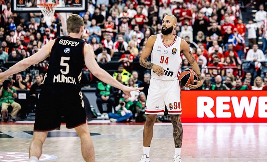 Ζέρβας: «Δεν μπορώ να σκεφτώ πώς δεν θα κερδίσει απόψε ο Ολυμπιακός-Μικρό παράθυρο για Τζόουνς»