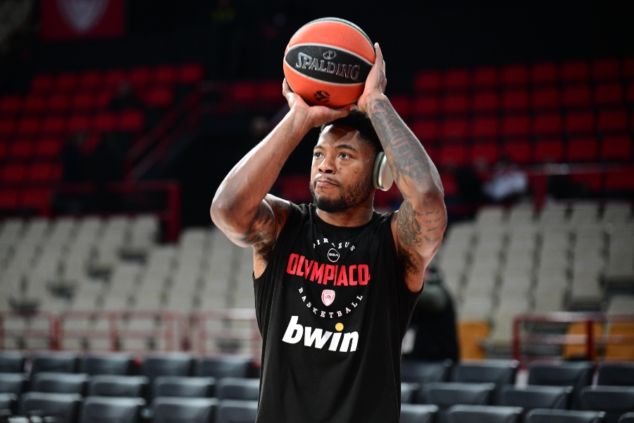 Ολυμπιακός; Το ζέσταμα του Ταϊρίκ Τζόουνς πριν το ματς με την Μπάγερν