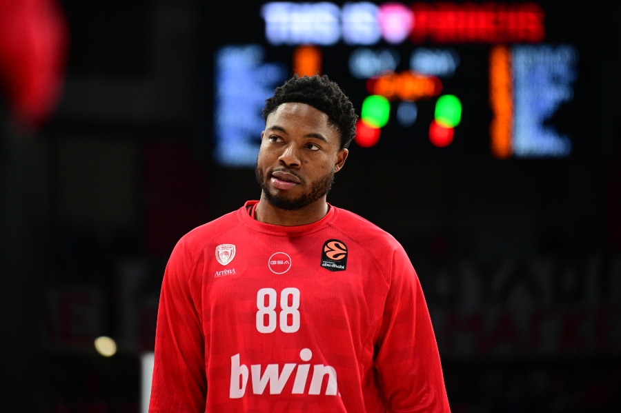 Ολυμπιακός; Το ζέσταμα του Ταϊρίκ Τζόουνς πριν το ματς με την Μπάγερν