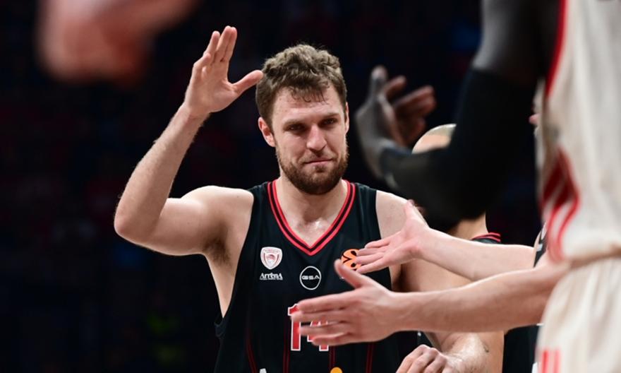 Βεζένκοφ: «Κοιτάμε μπροστά, θέλουμε να βρούμε τη χημεία μας - Όλοι είναι σημαντικοί»