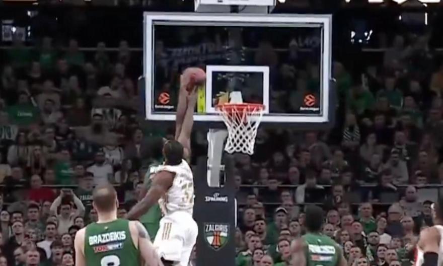 Αδιανόητο μπλοκ του Οτζελέγε στον Μόουζες Ράιτ, κόλλησε την μπάλα στο ταμπλό!