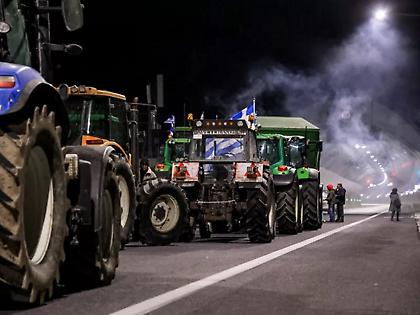 Αγροτικά μπλόκα: Το παρασκήνιο των συνεννοήσεων για τη συνάντηση στο Μαξίμου
