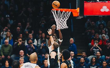 Μεγάλη νίκη των Τίμπεργουλβς επί Καβαλίερς-Αναβολή στο Μπουλς-Χιτ