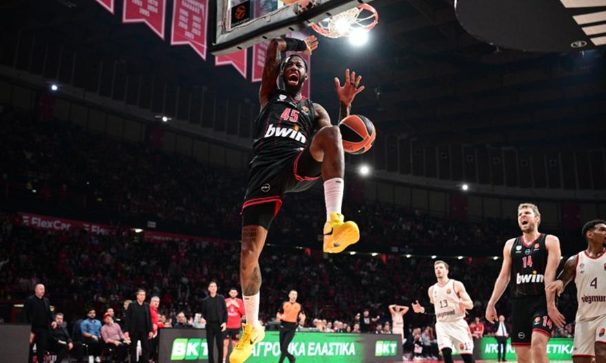 Χολ για Τζόουνς: «Θα φέρει ενέργεια στην ομάδα, πολύ καλή προσθήκη»