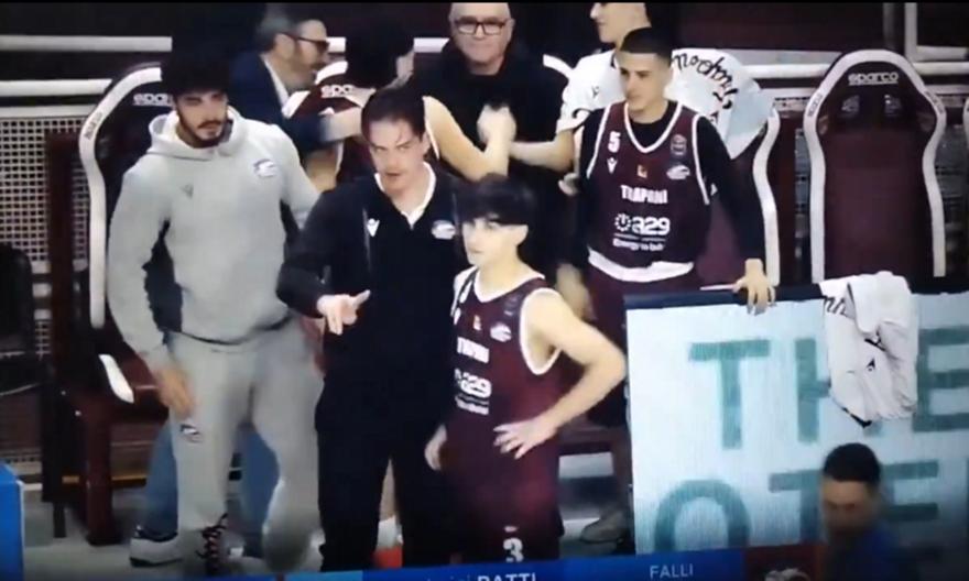 Νέο ματς-ντροπή της Τραπάνι: Έμεινε με έναν παίκτη στο παρκέ και έληξε το παιχνίδι στα πρώτα 4 λεπτά!
