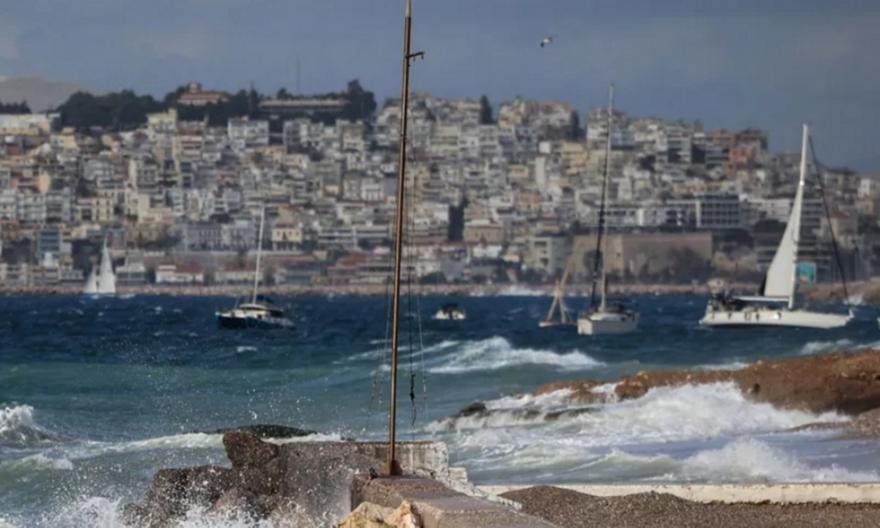 Καιρός: Βροχές, καταιγίδες και αισθητή πτώση της θερμοκρασίας