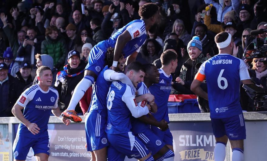 Το Κύπελλο Αγγλίας είχε 117 χρόνια να δει τέτοιο «μπαμ», όπως αυτό που έκανε η Μάκλσφιλντ!