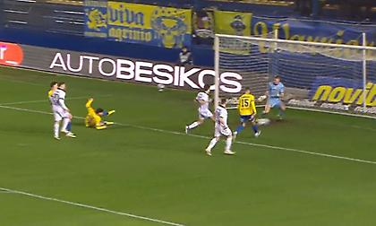 Εύκολα ο Κωνσταντέλιας που σκόραρε και δεύτερη φορά - Καταχειροκροτήθηκε στην αλλαγή του από τους Αγρινιώτες!