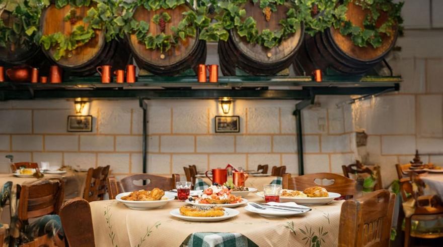 10 υπόγειες ταβέρνες για τις κρύες νύχτες του χειμώνα