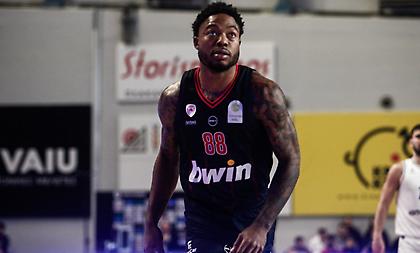 Ντεμπούτο για τον Τζόουνς με τον Ολυμπιακό - Το πρώτο του καλάθι