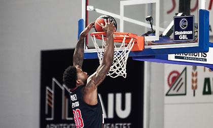 Το εντυπωσιακό ντεμπούτο του Ταϊρίκ Τζόουνς με τη φανέλα του Ολυμπιακού