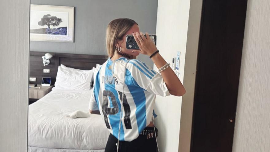 Αντίνο: Η σύντροφος του είναι… «μεταγραφή αεροδρομίου»