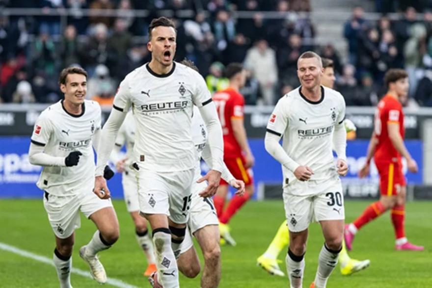 Καθάρισε από… ημίχρονο η Γκλάντμπαχ με τεσσάρα στην Άουγκσμπουργκ!