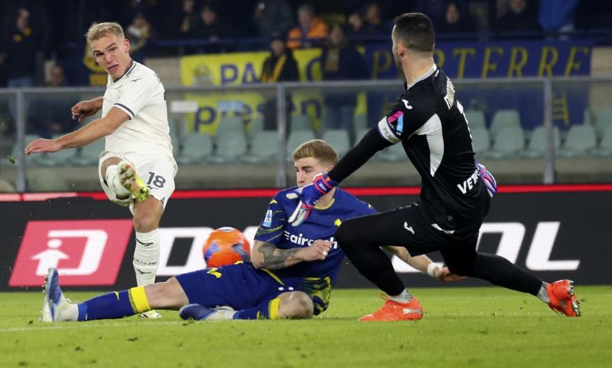 Η Λάτσιο «λύγισε» τη μαχητικότατη Ελλάς Βερόνα με αυτογκόλ!