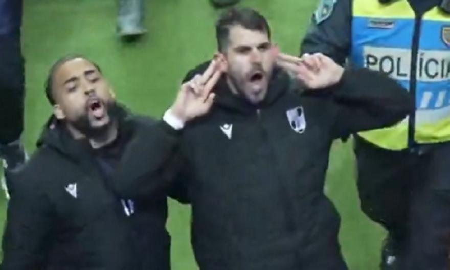 Κόκκινο πανί στον τελικό ο Ολιβέιρα: Τσακώθηκε με τον αντίπαλο πάγκο, αποβλήθηκε & έδειξε τα αυτιά του στον κόσμο!