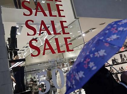 Τη Δευτέρα ξεκινούν οι χειμερινές εκπτώσεις - Πόσο θα διαρκέσουν