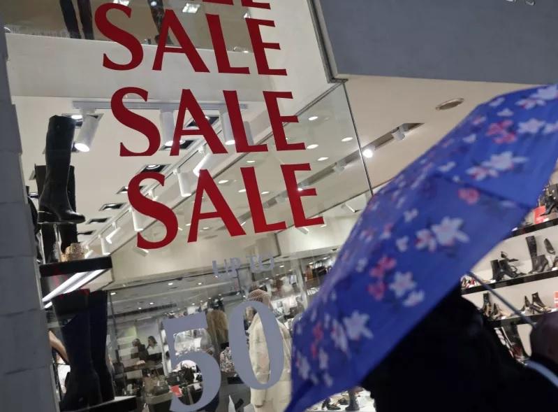 Τη Δευτέρα ξεκινούν οι χειμερινές εκπτώσεις - Πόσο θα διαρκέσουν