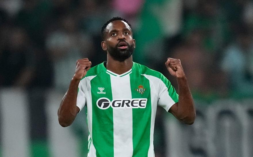 Σκέφτεται να φύγει από Μπέτις ο Μπακαμπού, τρεις ισπανικές ομάδες τον διεκδικούν