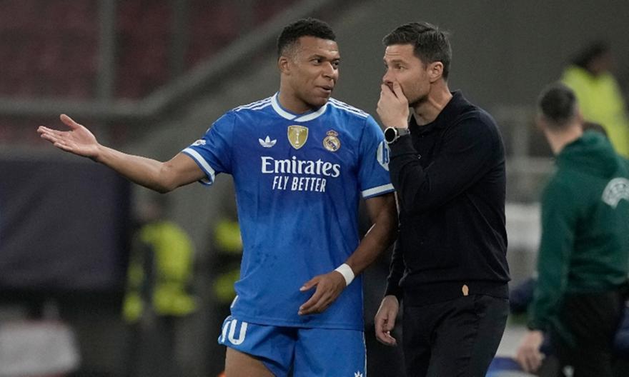 Εμπαπέ σε Αλόνσο: «Ήταν λίγο, αλλά ήταν τιμή μου να δουλέψω μαζί σου»