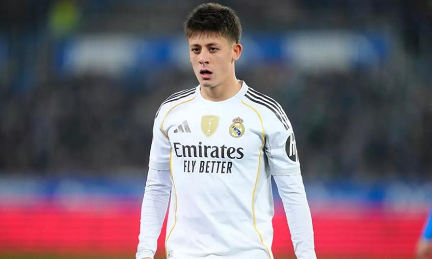 Απίθανη σκηνή: Ο Γκιουλέρ πήγε να κλωτσήσει μπουκάλι και έφαγε τα μούτρα του