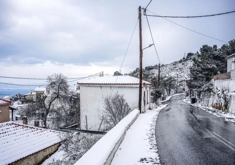Κλειστά σχολεία λόγω του χιονιά σε πολλές περιοχές της χώρας – Με τηλεκπαίδευση τα μαθήματα