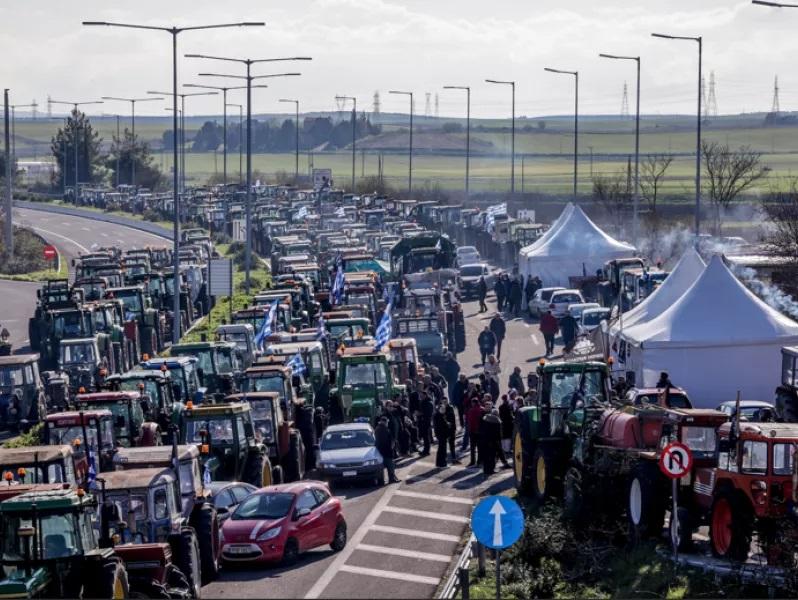 Οι συνεννοήσεις, τα τελεσίγραφα και το παρασκήνιο της νέας κρίσης στο αγροτικό μέτωπο