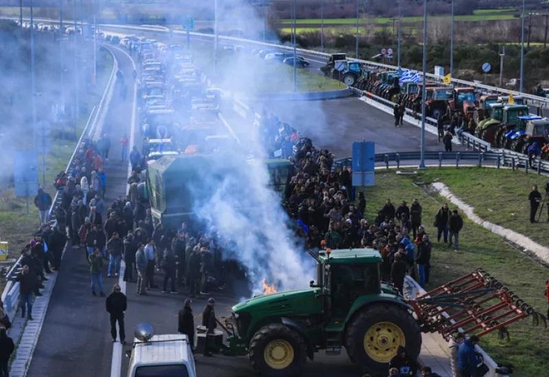 Στις 15:00 το ραντεβού Μητσοτάκη με τους αγρότες - Ποιοι θα συμμετάσχουν στη συνάντηση