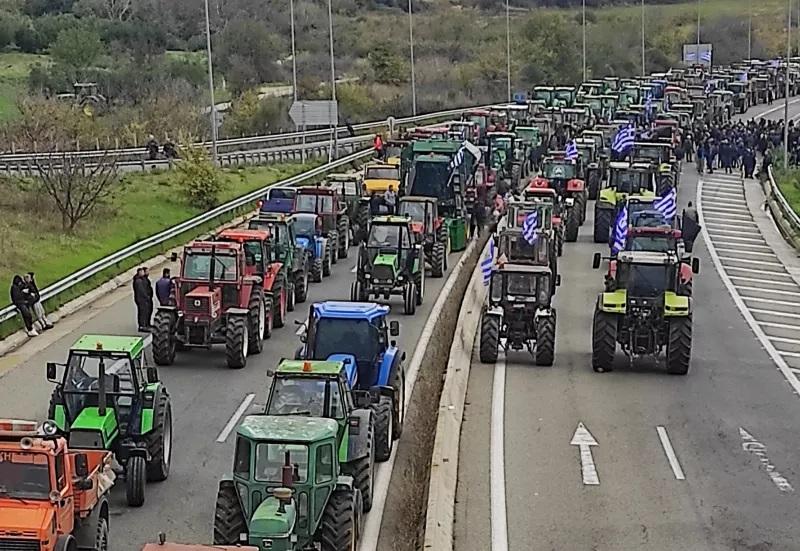 Αγροτικά μπλόκα: Έκλεισε το ρεύμα εξόδου στα διόδια Μαλγάρων - Τι ισχύει σε Χαλκιδική, Ημαθία, Πέλλα, Πιερία και Καβάλα