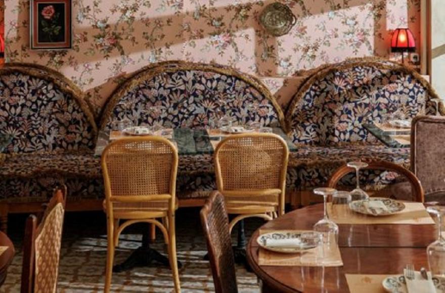 Γιαγιά Κούκου: Ρετρό ατμόσφαιρα που σε «αγκαλιάζει» και φαγητό σαν το σπιτικό