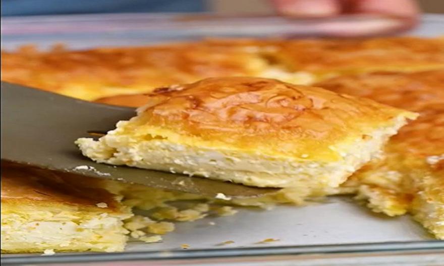 Η πιο εύκολη τυρόπιτα σουφλέ με μόλις 5 υλικά