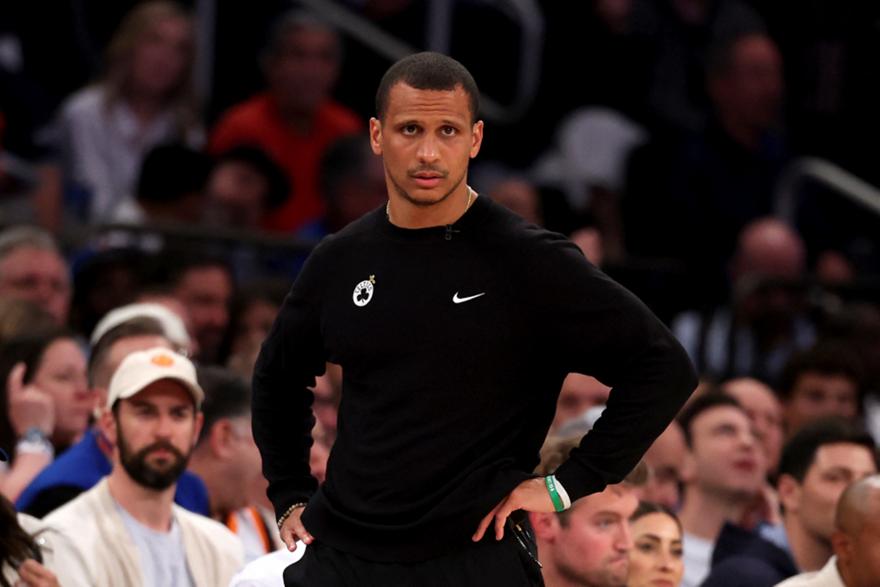 «Κόλλησε» η βελόνα: Ο Μαζούλα απαντούσε «αντικανονικό σκριν» σε κάθε ερώτηση στη συνέντευξη Τύπου