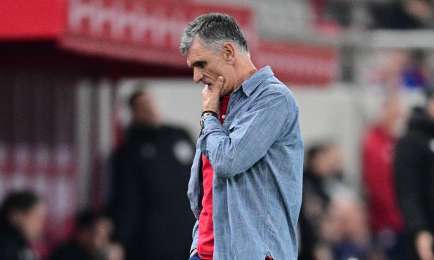 Εμφανώς απογοητευμένος ο Μεντιλίμπαρ, έκανε αλλαγή στο 32' στο ντέρμπι του Ολυμπιακού με τον ΠΑΟΚ!