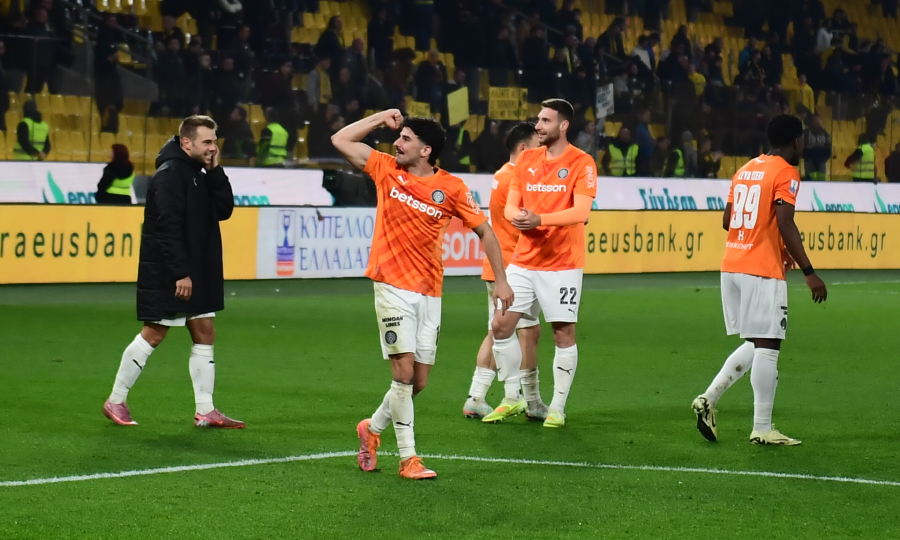 ΟΦΗ: Οι ποδοσφαιριστές πανηγύρισαν με τον κόσμο του τη μεγάλη πρόκριση στην OPAP Arena
