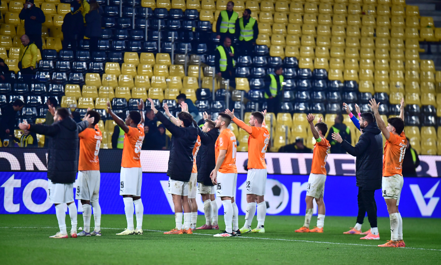 ΟΦΗ: Οι ποδοσφαιριστές πανηγύρισαν με τον κόσμο του τη μεγάλη πρόκριση στην OPAP Arena