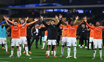 Οι ποδοσφαιριστές του ΟΦΗ πανηγύρισαν με τον κόσμο τους τη μεγάλη πρόκριση στην OPAP Arena!