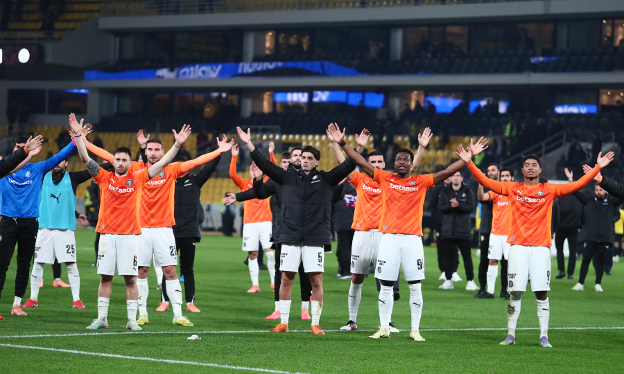 ΟΦΗ: Οι ποδοσφαιριστές πανηγύρισαν με τον κόσμο του τη μεγάλη πρόκριση στην OPAP Arena