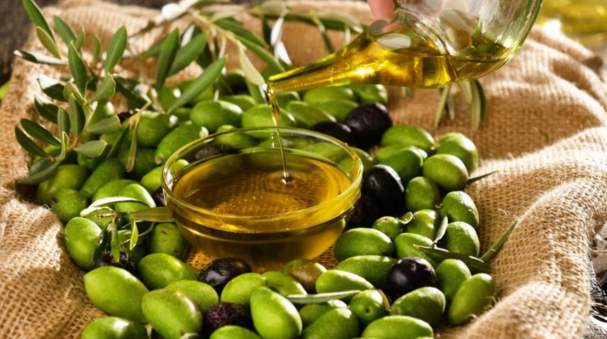Γιατί δεν μπορείς να φτιάξεις ελαιόλαδο στο σπίτι (με ελιές από τη λαϊκή)