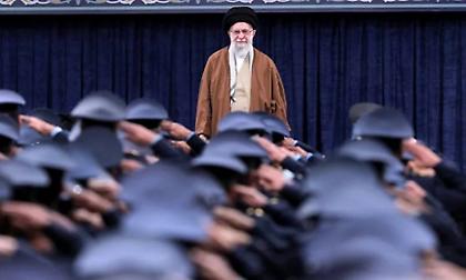 Επικίνδυνη κλιμάκωση μετά τις προειδοποιήσεις Τραμπ - Το Ιράν απειλεί αμερικανικές βάσεις στη Μέση Ανατολή