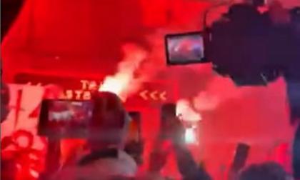 Ξέφρενο πάρτι στο Ηράκλειο για τον ΟΦΗ: Οπαδοί υποδέχθηκαν την αποστολή στο αεροδρόμιο μετά την πρόκριση επί της ΑΕΚ!