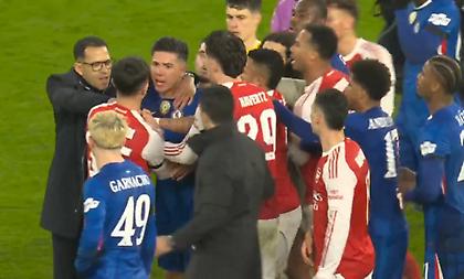 Είχε και... τρίτο ημίχρονο το ντέρμπι, καυγάδισε ο Έντσο με τον Θουμπιμέντι και τους χώρισαν