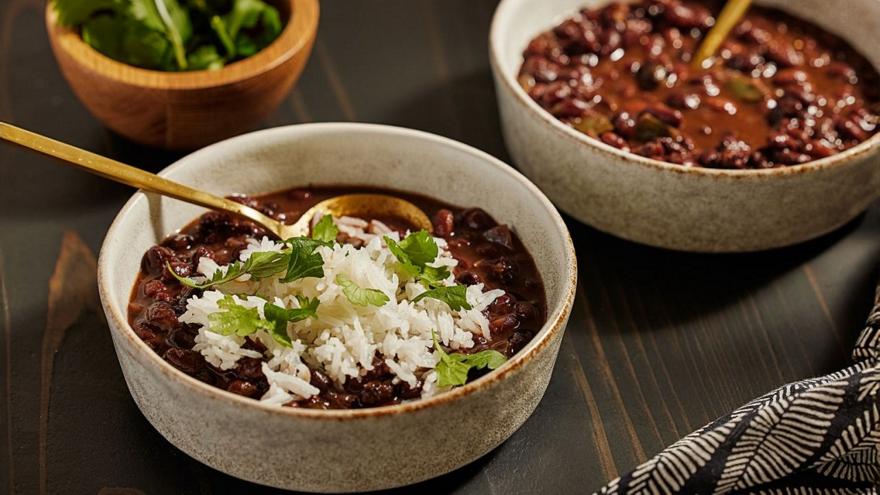 Κουβανέζικη σούπα με μαύρα φασόλια και ρύζι