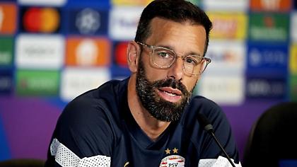 Ο Φαν Νίστελροϊ στο τεχνικό επιτελείο της εθνικής Ολλανδίας