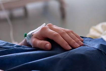 Στη ΜΕΘ του ΠΑΓΝΗ νεαρή γιατρός από το Λασίθι - Παρουσίασε συμπτώματα μηνιγγίτιδας